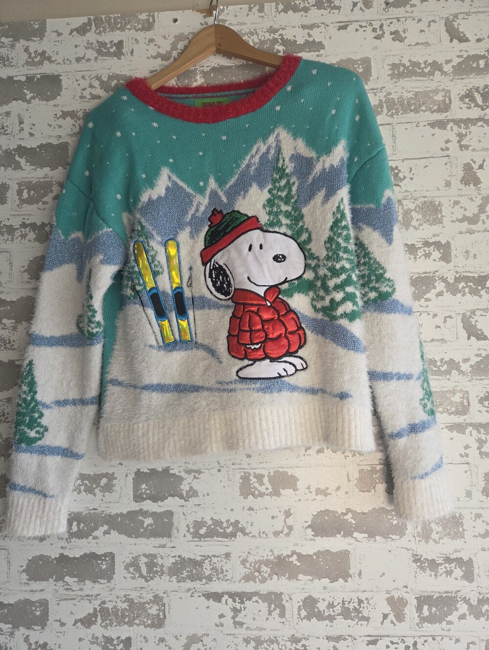 Peanuts Snoopy Skiing Sweater M Eyelash Puffer